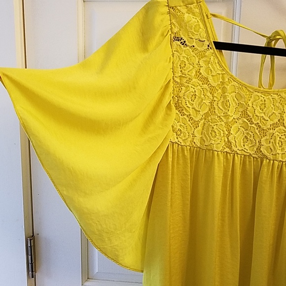 Fun bright yellow top - Picture 3 of 4